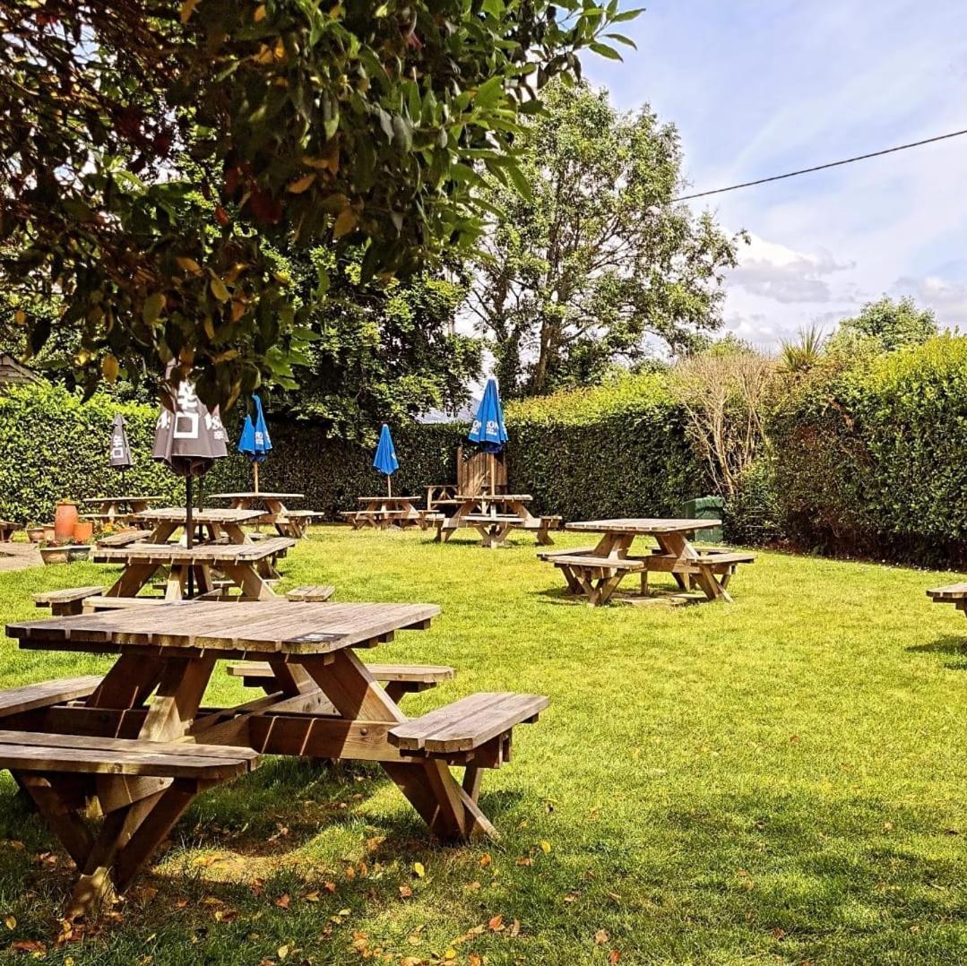 The Mortimer Arms (Adults Only) Ромси Экстерьер фото