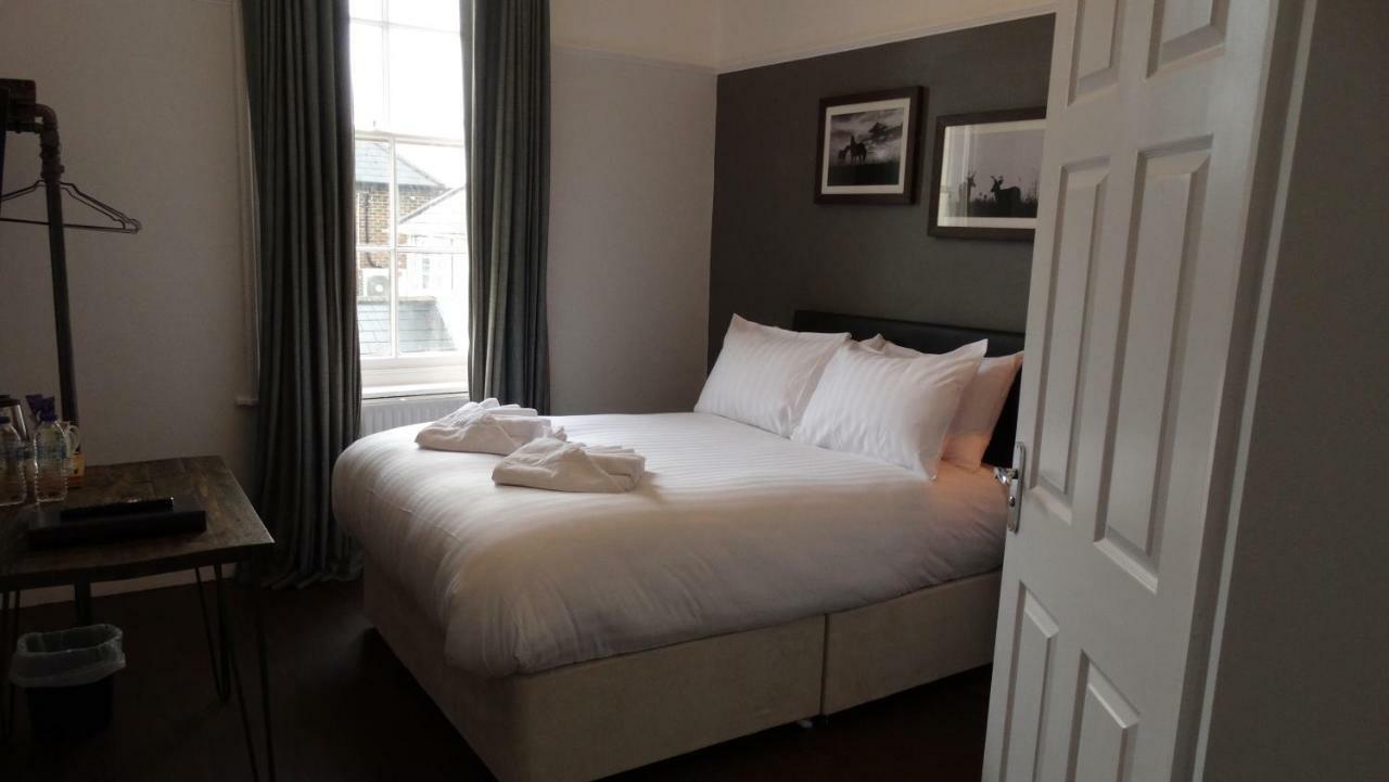 The Mortimer Arms (Adults Only) Ромси Экстерьер фото